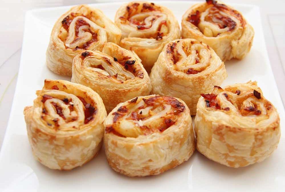 FOOD PIZZA ROLL BAKED
